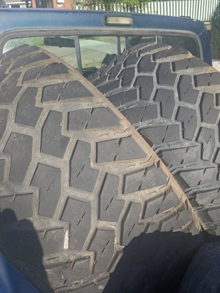 (2)Nitto Trail Grappler MT. LT305/55R20