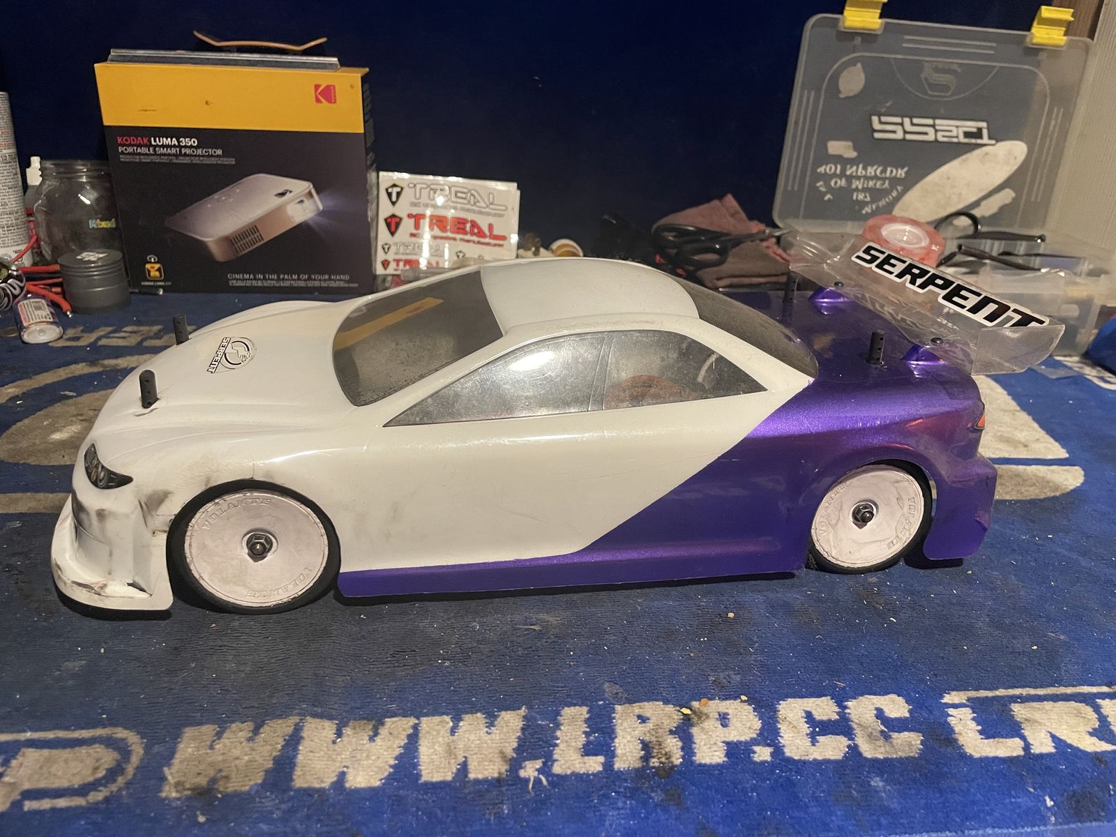SERPENT X4 touring car