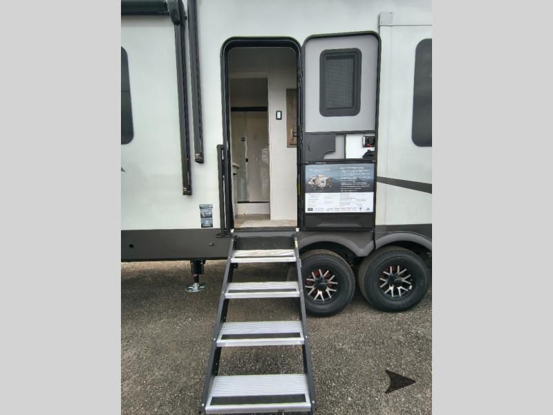 Main image 10