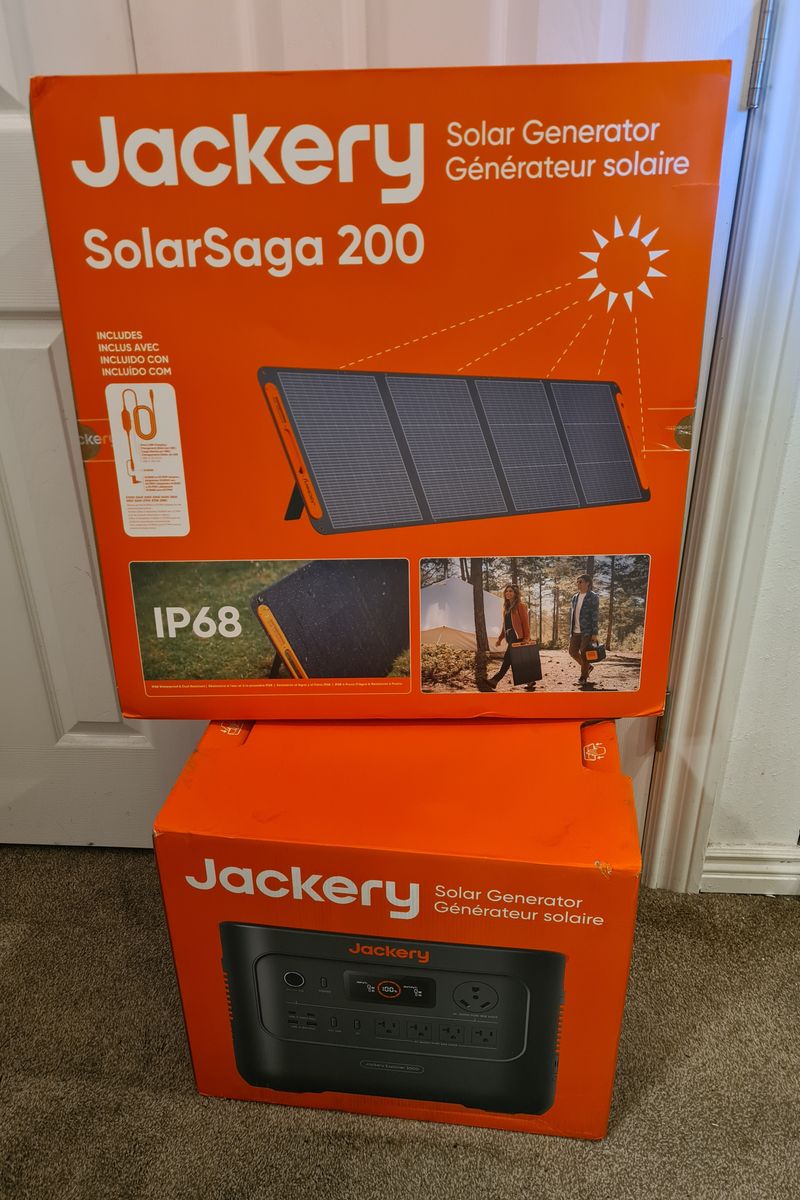 Jackery Explorer 3000 Solar Generator & Saga 200 Panel kit