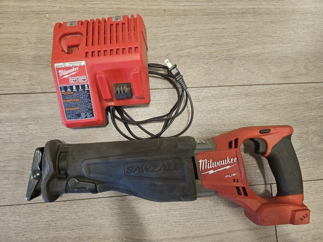 Milwaukee M18 Sawzall Reciprocating Saw 2720-20 with M12/M18 Charger