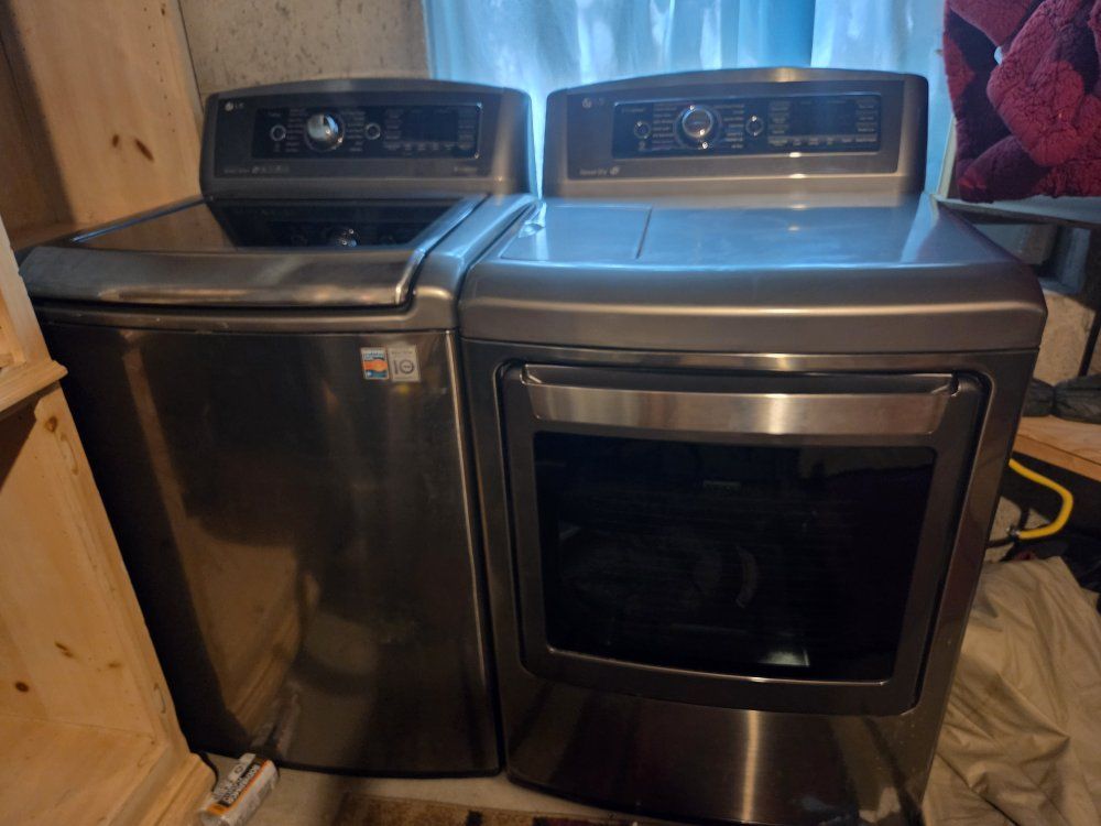 LG Washer and Gas Dryer Set – Graphite Steel TurboWash Washer + Steam Dryer