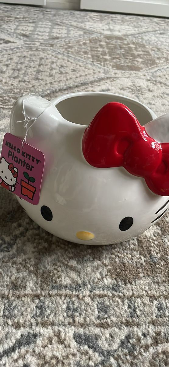 Hello Kitty White w/ red Bow Ceramic Planter 7" Zrike Brands Sanrio