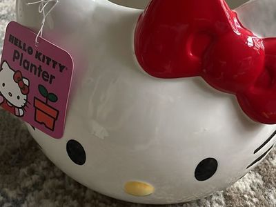 Hello Kitty White w/ red Bow Ceramic Planter 7" Zrike Brands Sanrio