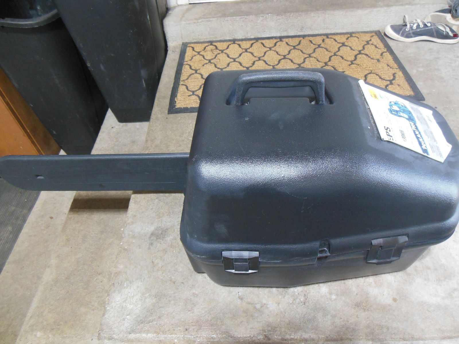 Poulan Pro PR5020 chainsaw w/case and extra new chain.