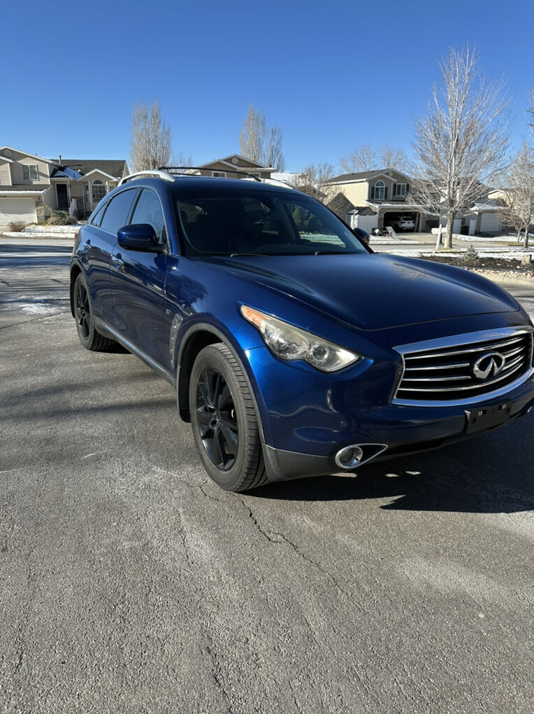 2016 INFINITI QX70 Sport