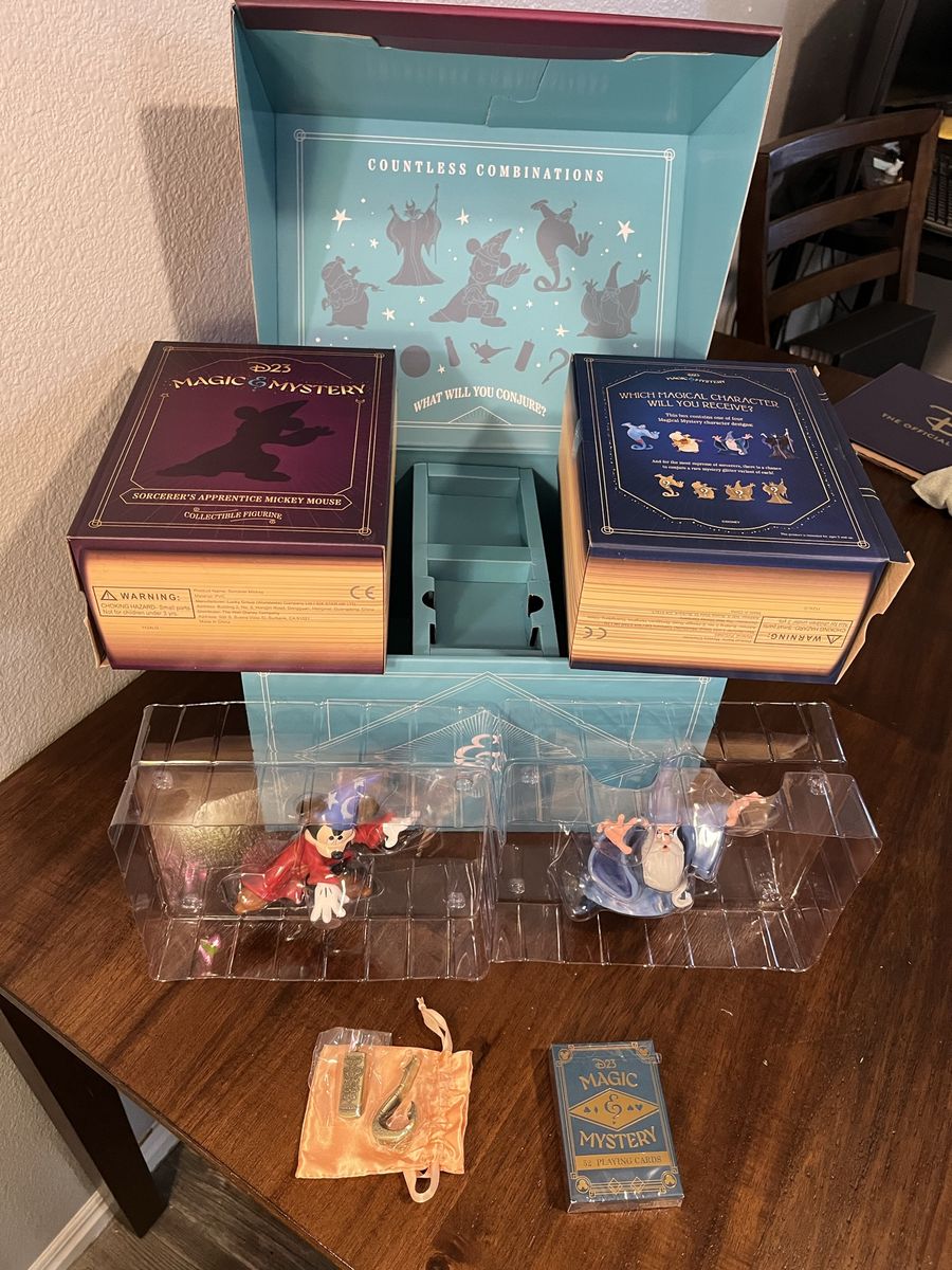 D23 Magic & Mystery 2024 EXCLUSIVE Gold Member  Set Sorcerer Mickey & Merlin