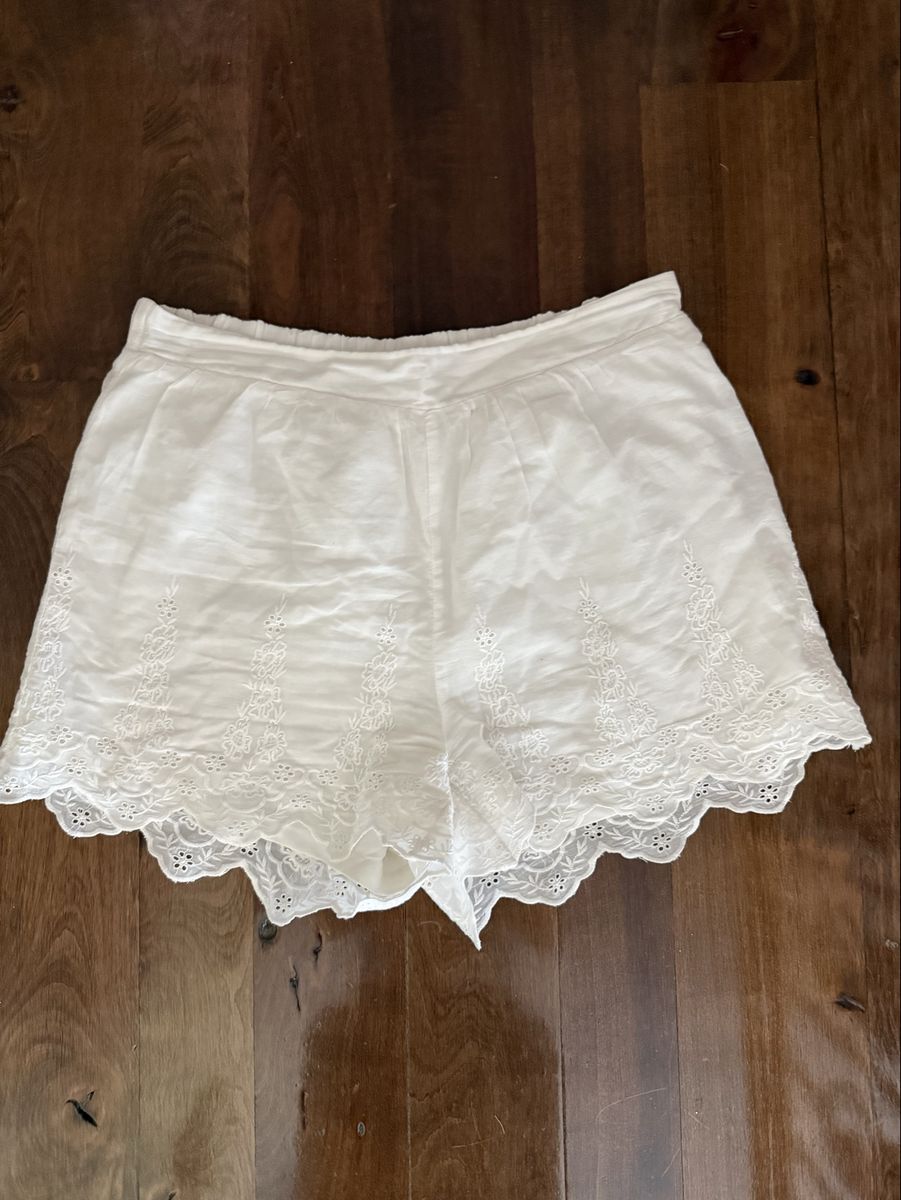 Lauren Conrad eyelet lace white shorts S inseam 3.5