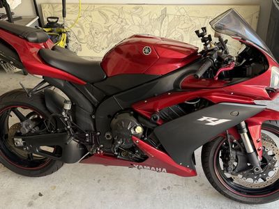 2007 Yamaha YZF-R1 Sport Motorcycle
