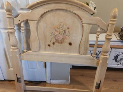 Wooden bed frame - Twin Size with Floral Basket Design