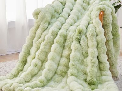 Anysay Faux Fur Throw Blanket, 1000GSM Fluffy Soft Bubble Blanket for Couch Bed, Cozy Plush Warm and Thick Blanket, Fuzzy Rabbit