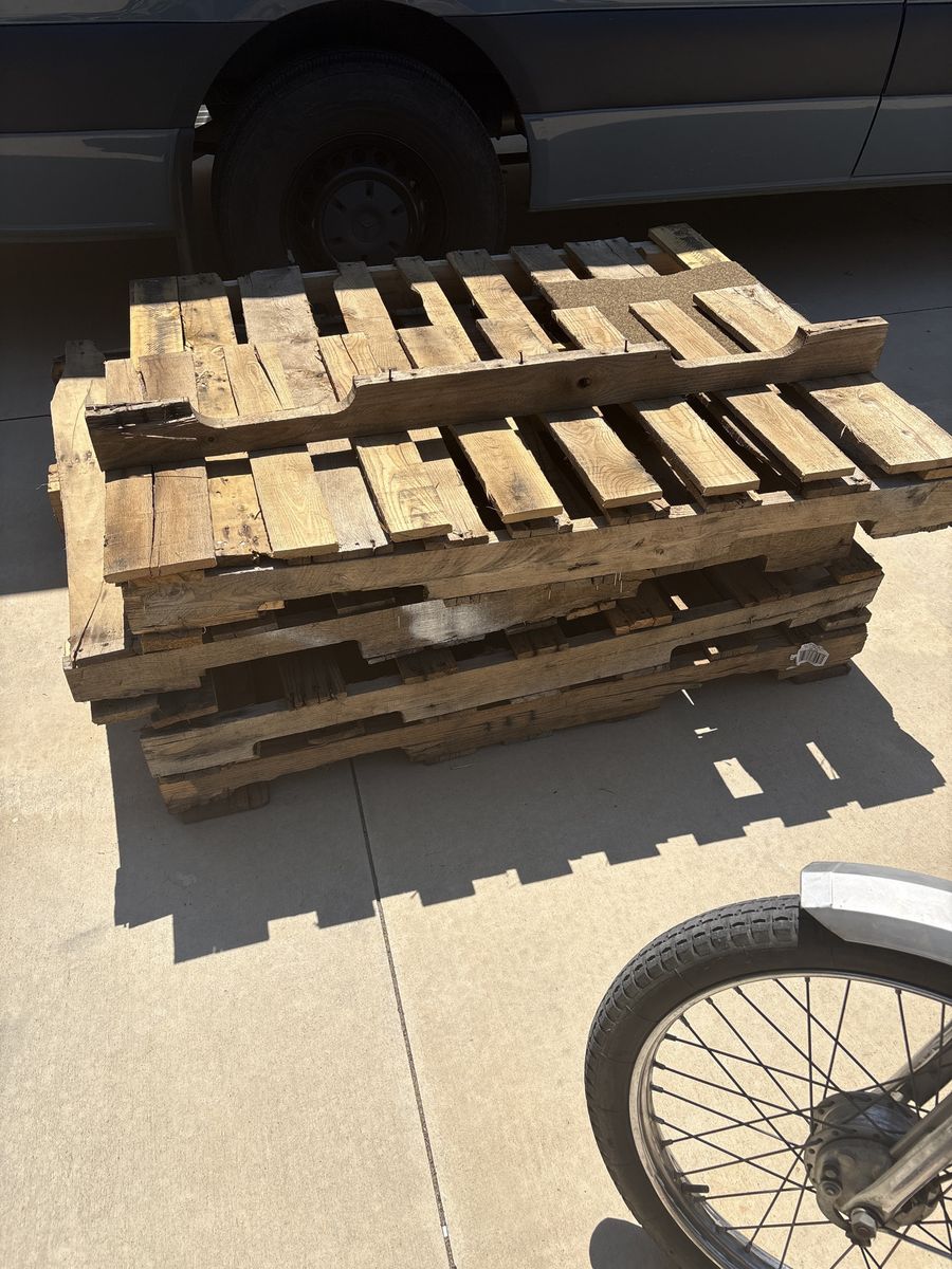 4 free pallets