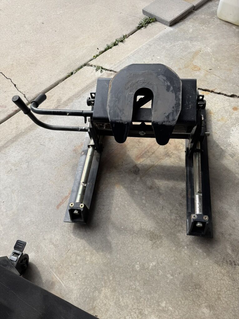 Curt E16 5th Wheel Hitch