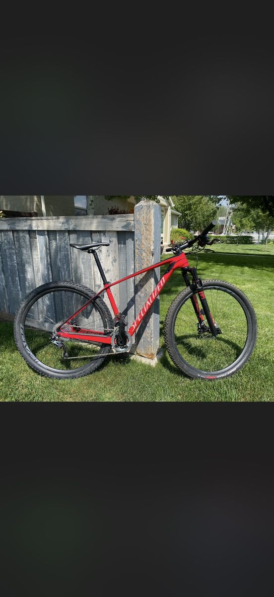 Specialized Stumpjumper Expert Carbon 29er – Medium (17”) – FACT 10m Carbon