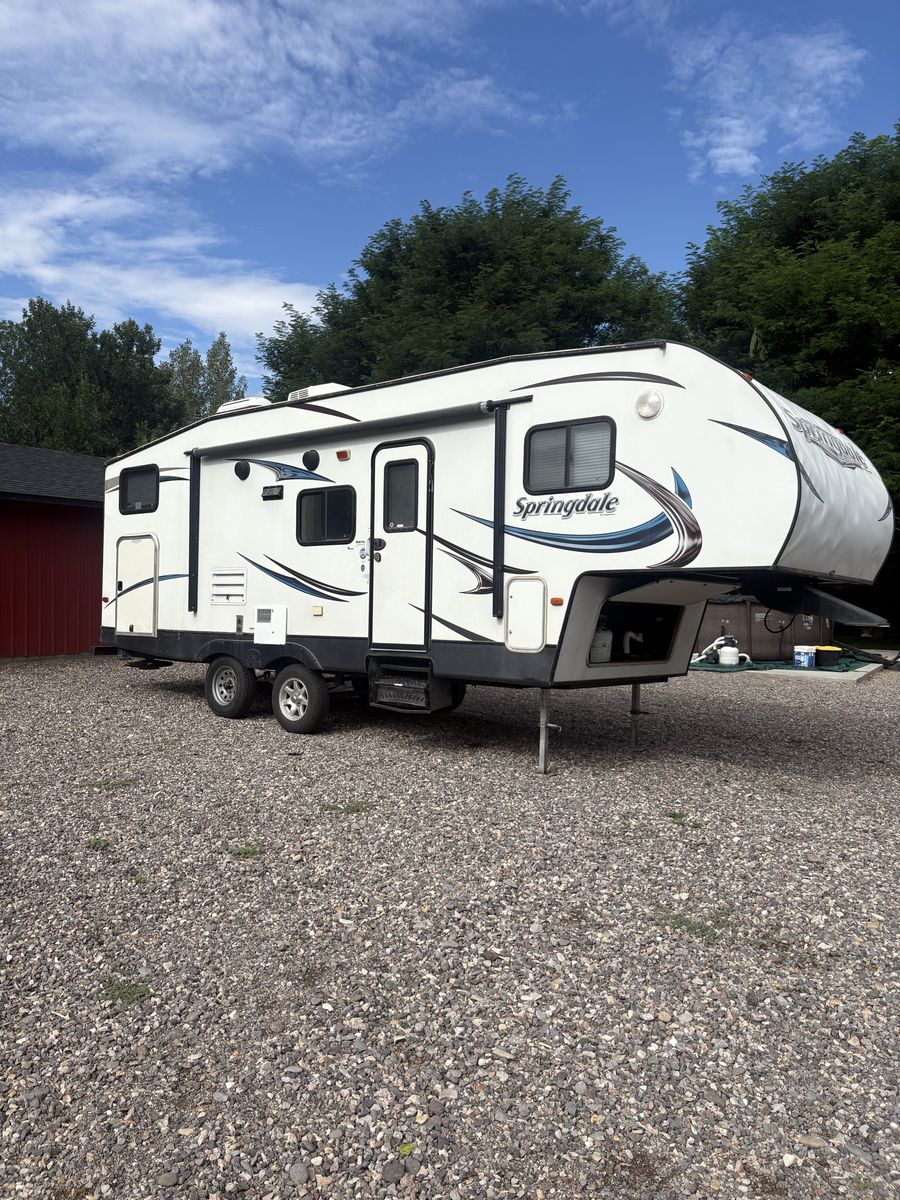 Springdale Travel Trailer 5th Wheel - Well-Maintained RV Camper