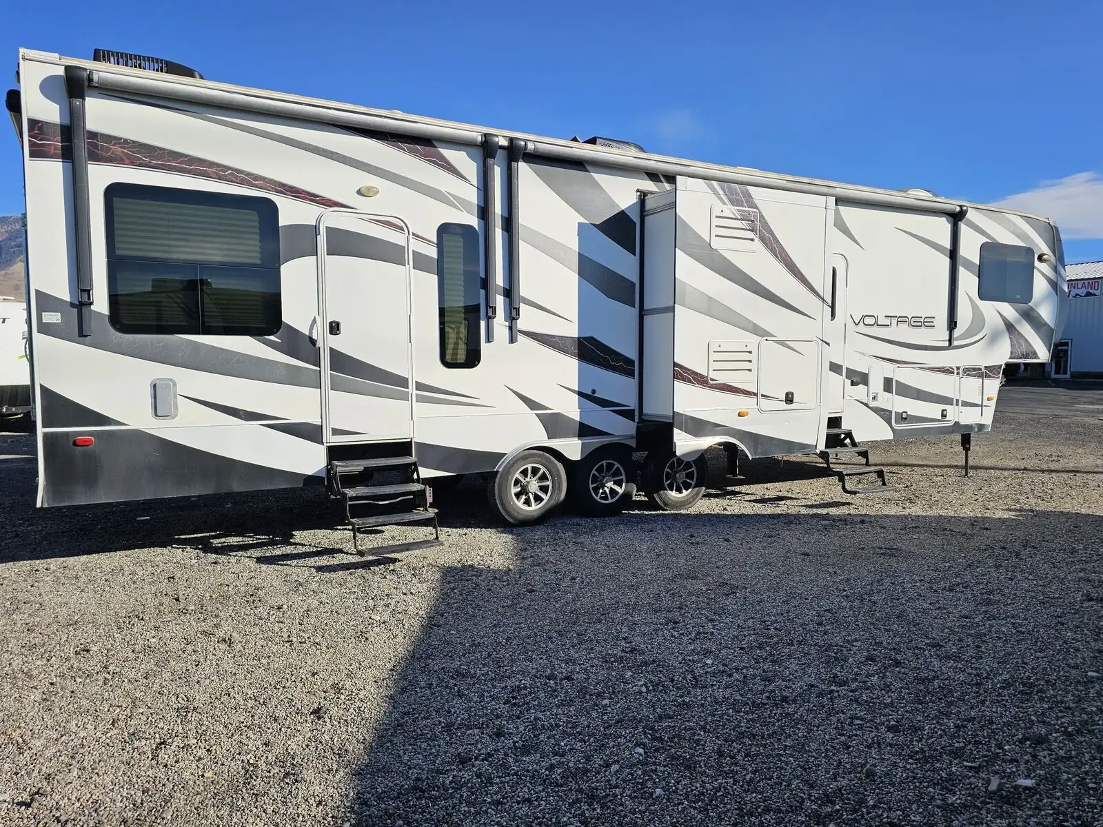 2014 Dutchmen Voltage