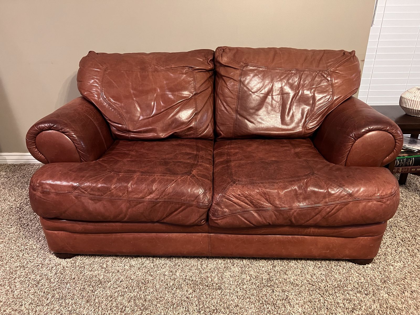 2 leather sofas and a sofa table