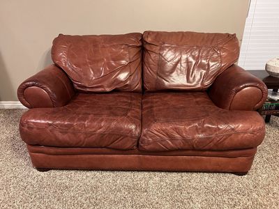 2 leather sofas and a sofa table