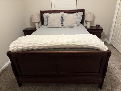 Brown Wood Queen Bedroom Set (4-piece)