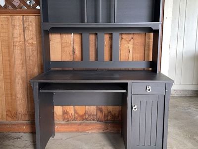 Computer Desk with Storage Hutch