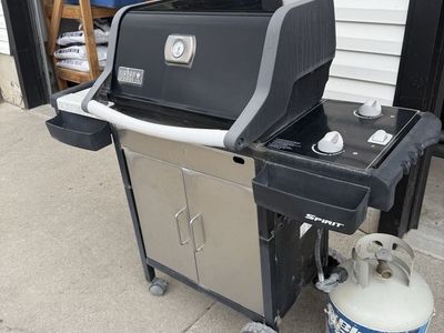 Weber Spirit 3-Burner Propane Gas Grill with Side Tables - Used, Good Condition