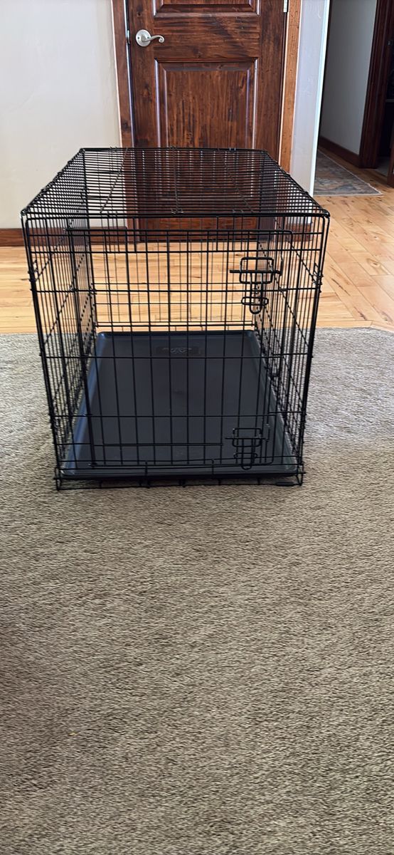 Medium dog crate