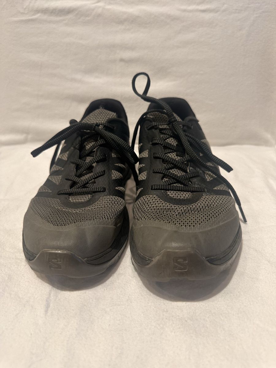 Salomon men’s size 9 Outrise black/gray mesh and textile trail shoes.