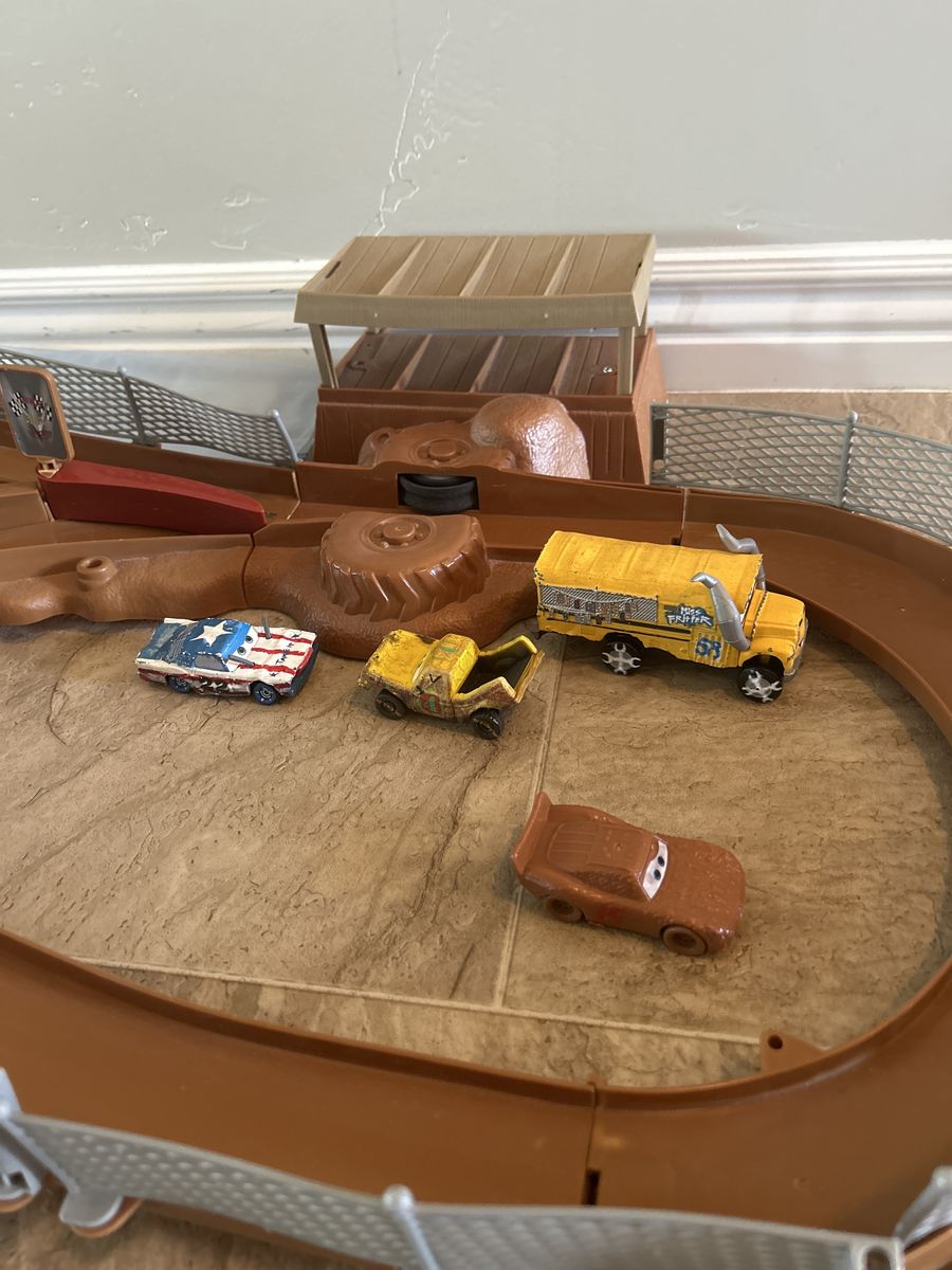 Used Cars 3 Motorized Dirt Track with 4 cars