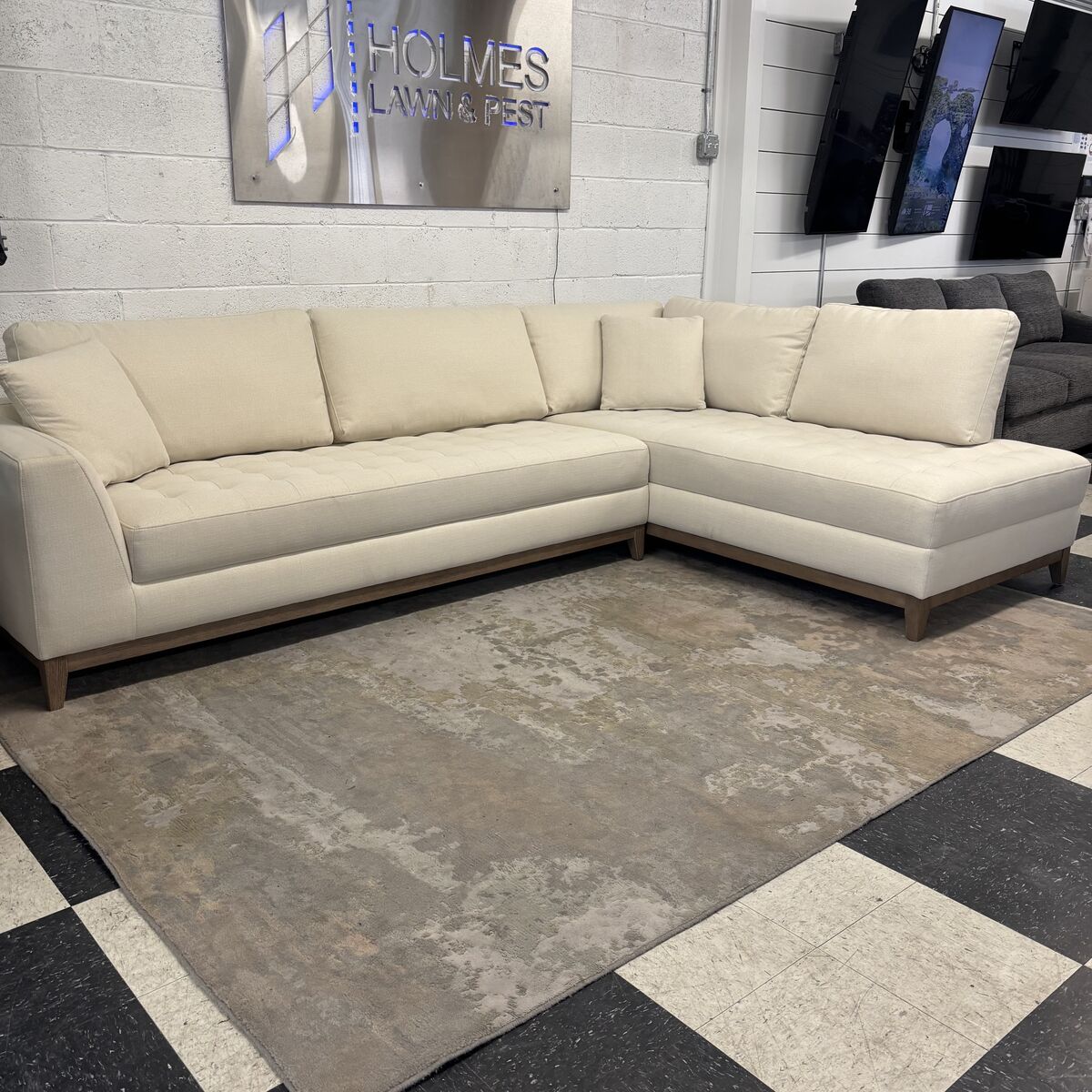 LIKE NEW!! BRYOR FABRIC SECTIONAL, CREAM!