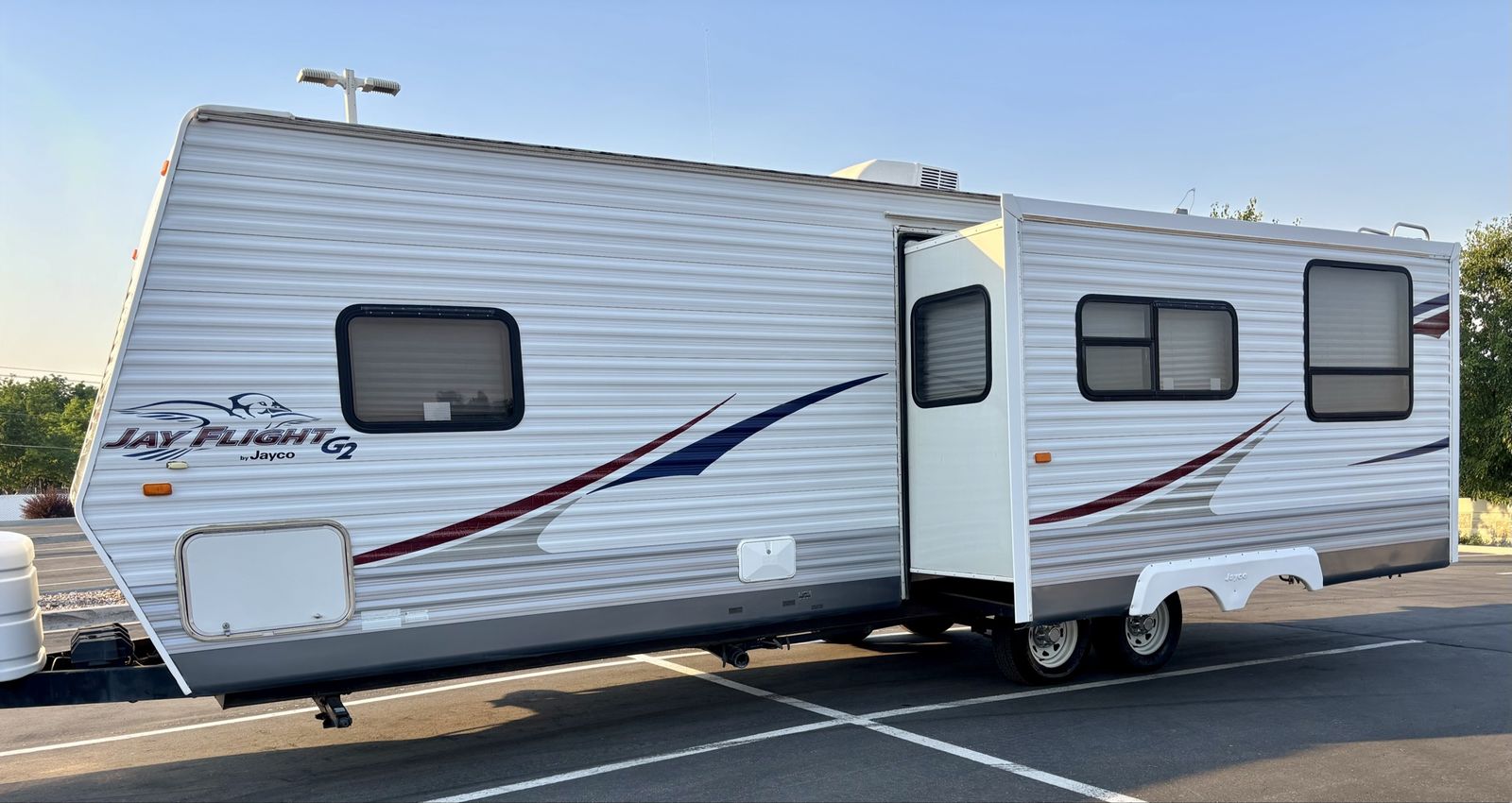 2009 jayco jay flight  28FT bunk house sleep 8 very clean hardly used