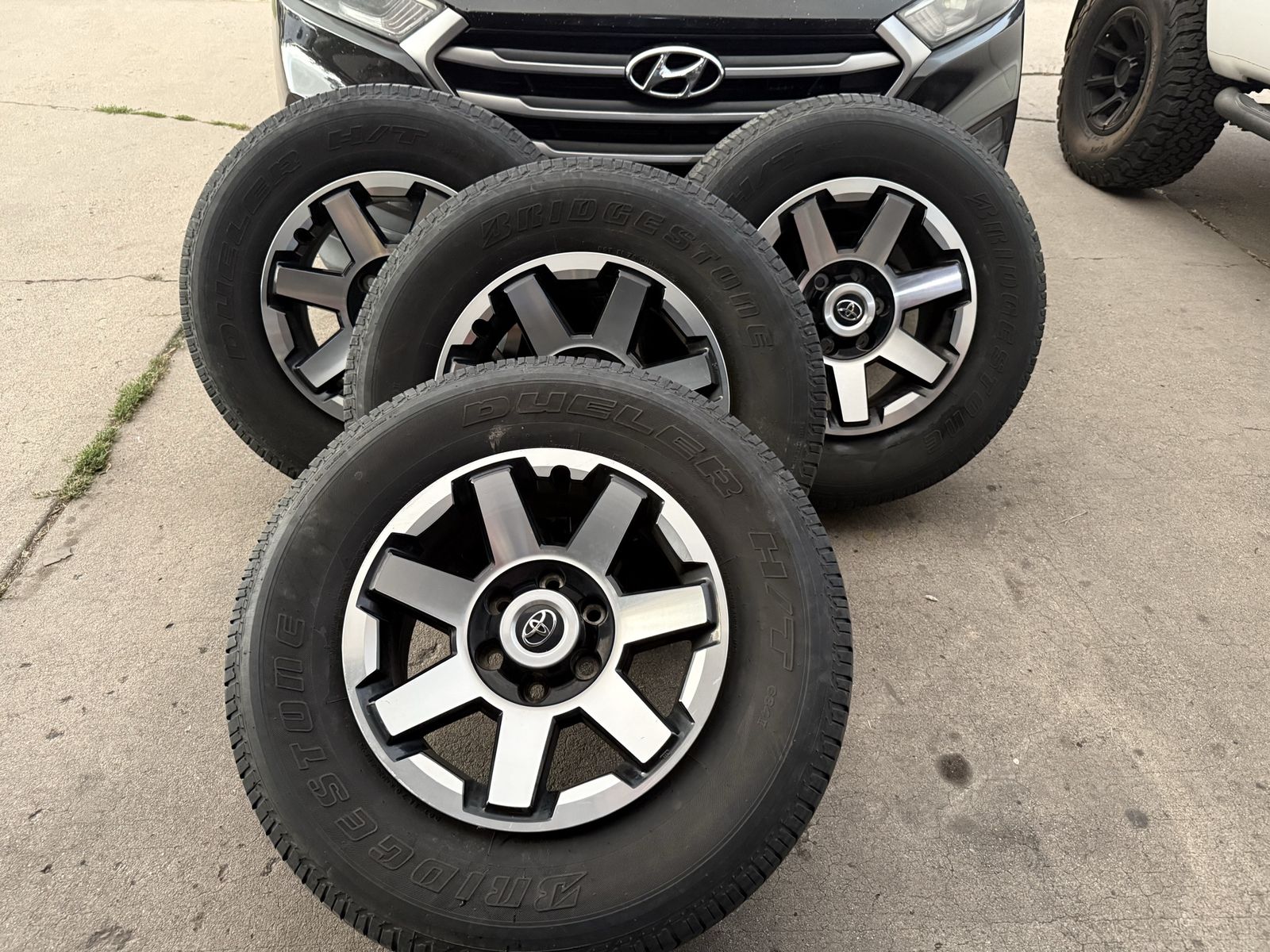 Toyota 4Runner rims with tires; there are no scratches.