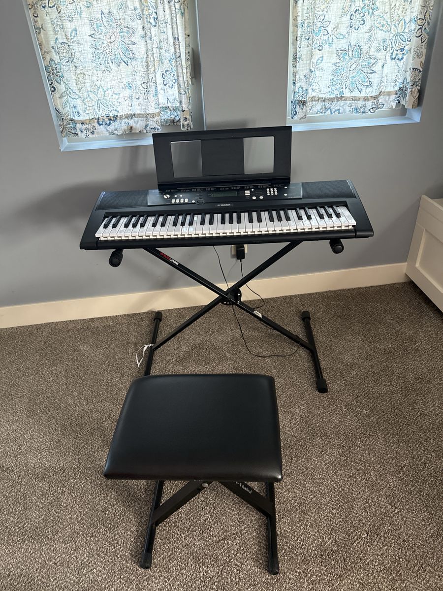 Yamaha Piaggero NP-V80 76-Key Portable Digital Piano w/ Stand & Bench