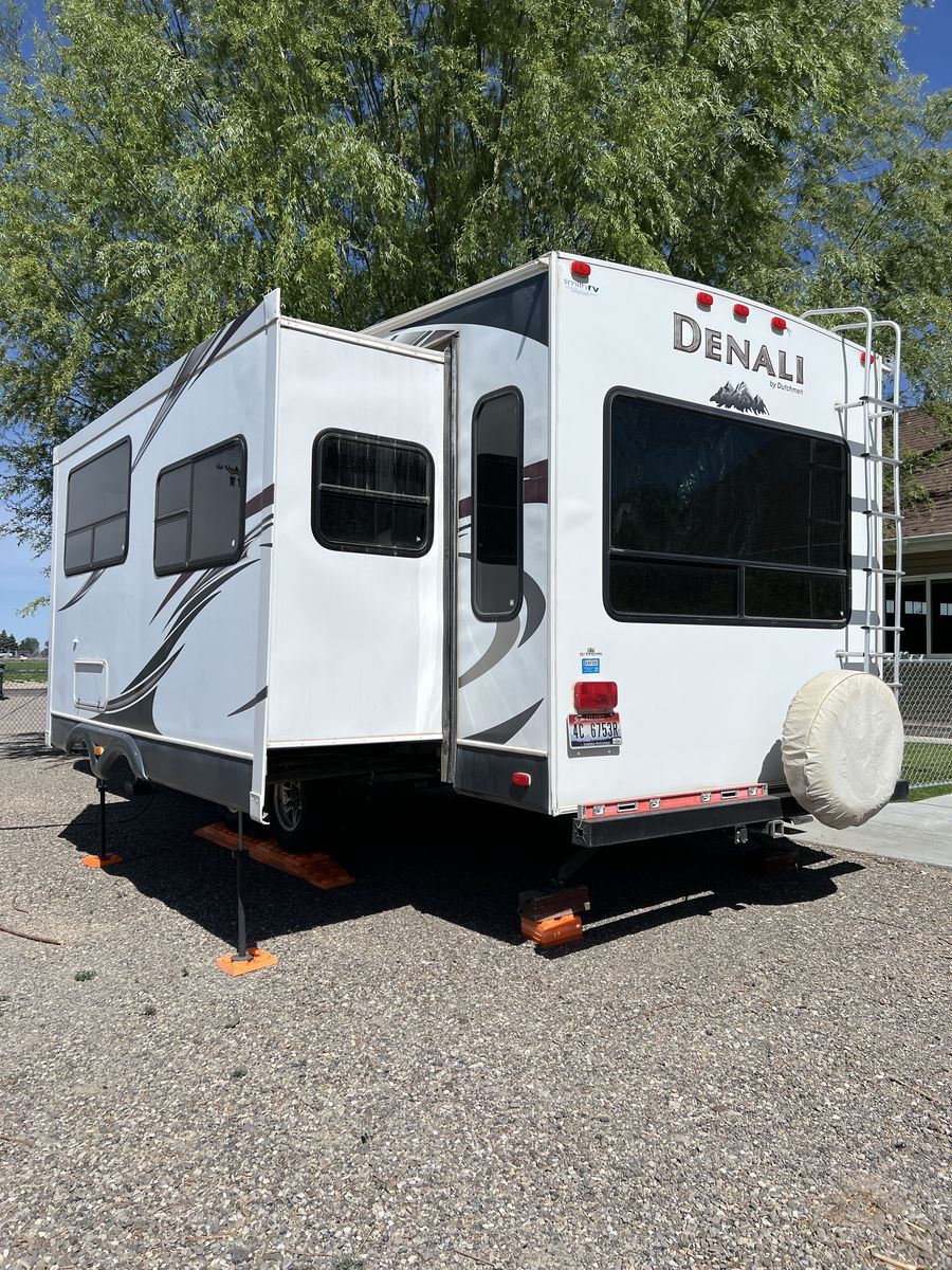 Well kept Denali 5th wheel