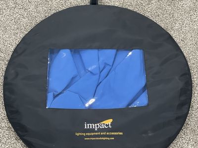 Impact Collapsible 5x7' Chroma Blue/Green Screen Reversible Background for Photography/Video