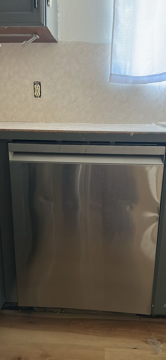 Samsung Stainless Steel Built-In Dishwasher - Excellent Condition, Sleek Design
