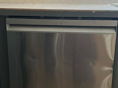 Samsung Stainless Steel Built-In Dishwasher - Excellent Condition, Sleek Design