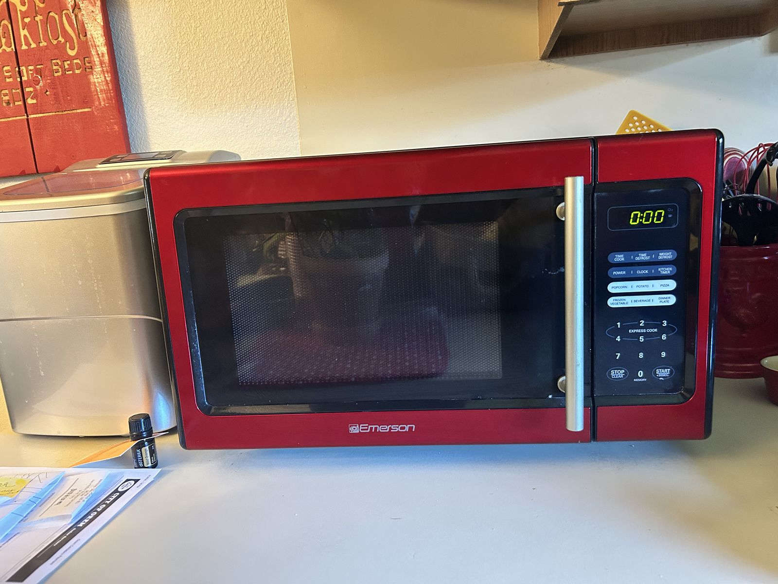 Emerson Red 900 Watt Microwave