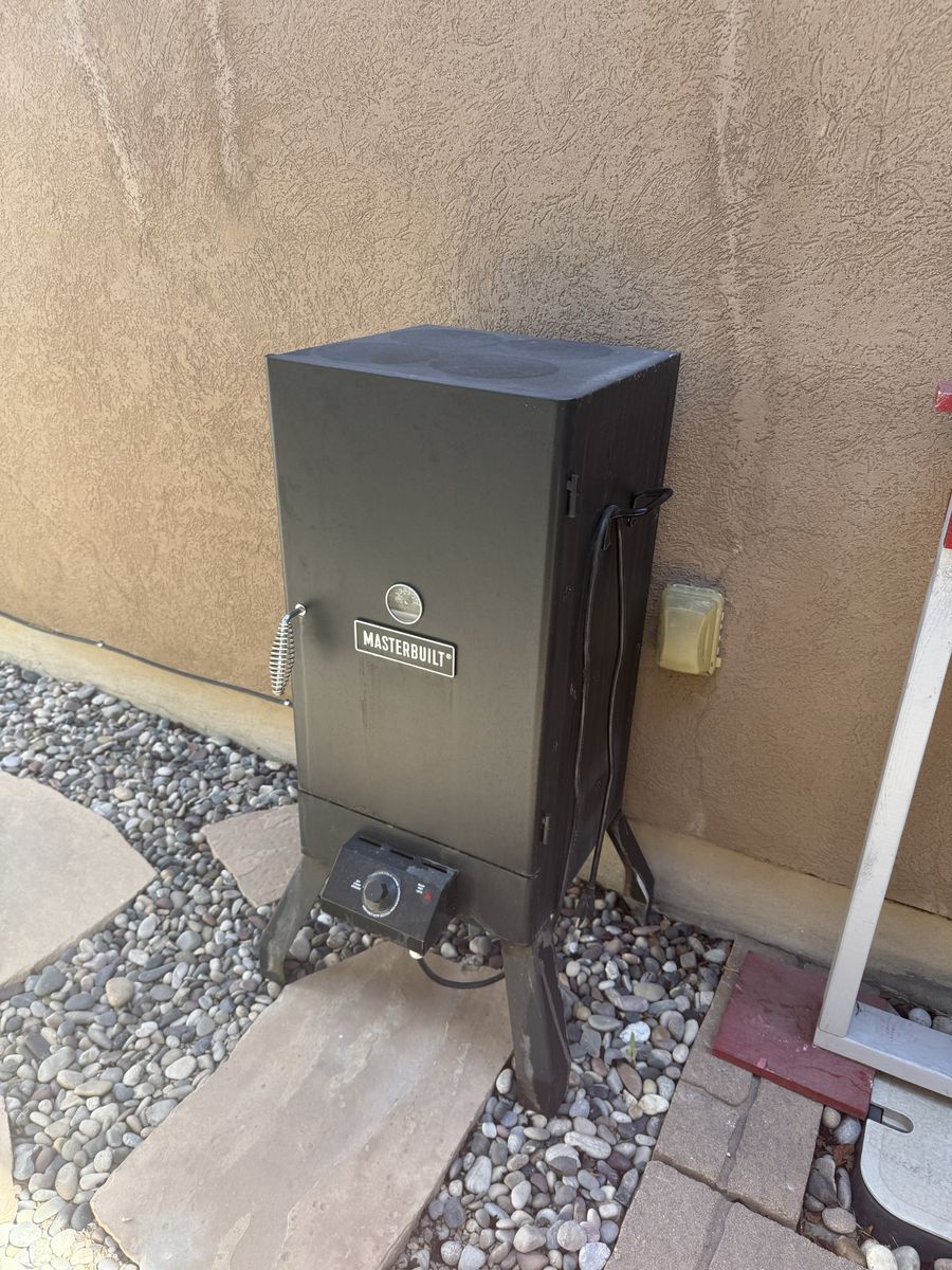 MasterBuilt Smoker