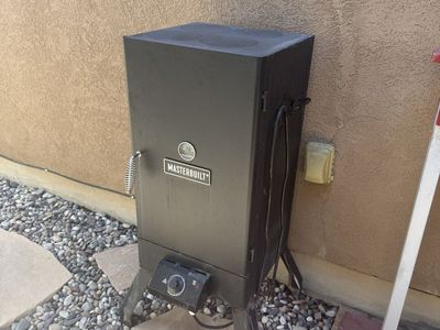 MasterBuilt Smoker