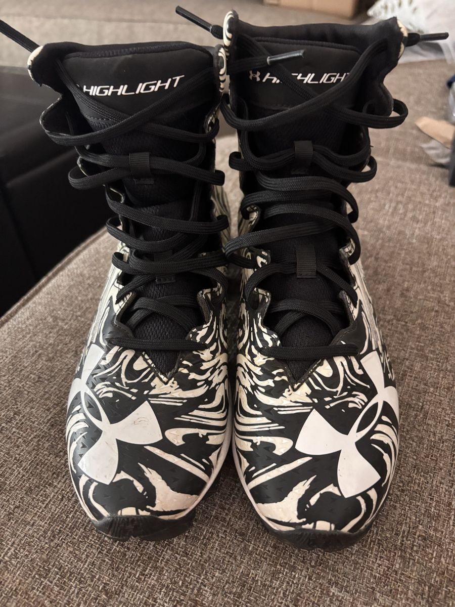 Undet Armor Youth Size 6y Cleats On Great Shape