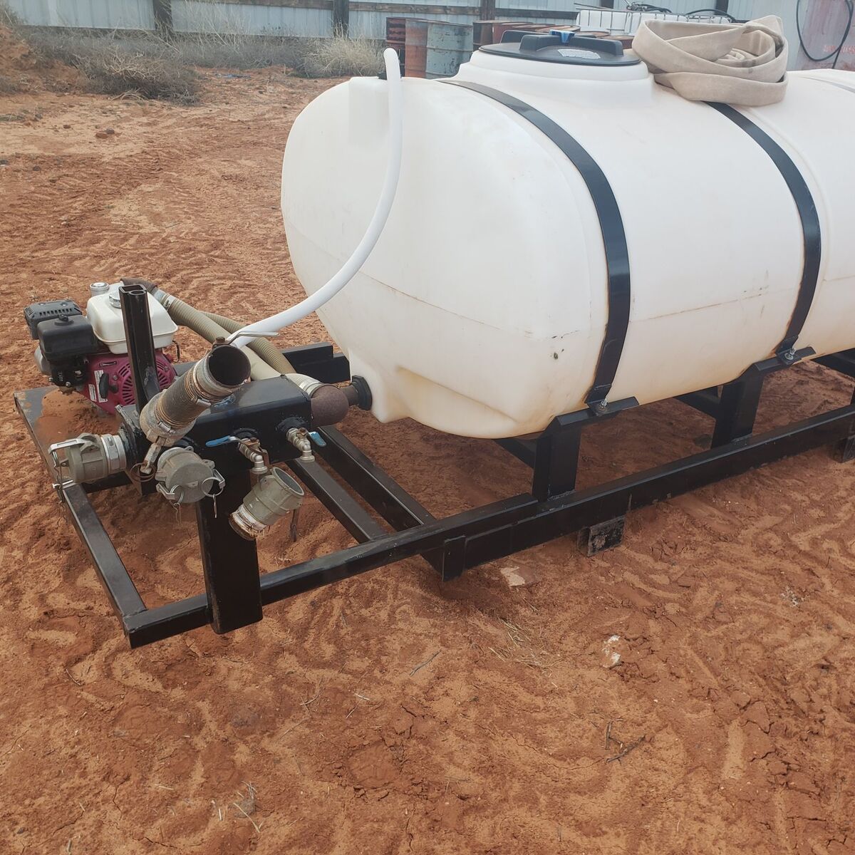 Water tank with honda pump aprox 500 gallons