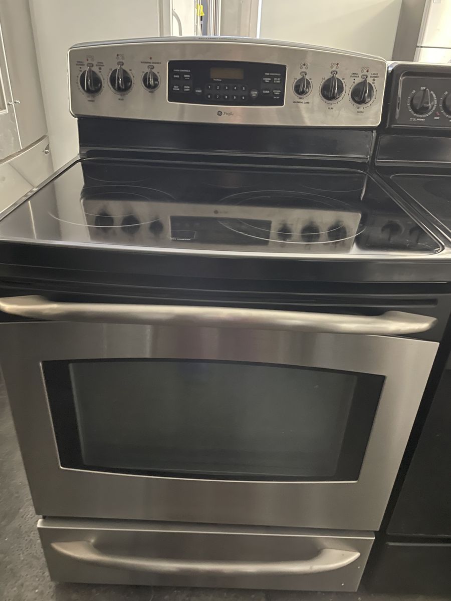 GE Stainless Range with 5 Burners, Comes With Pedestals and a 30 Day Warranty!