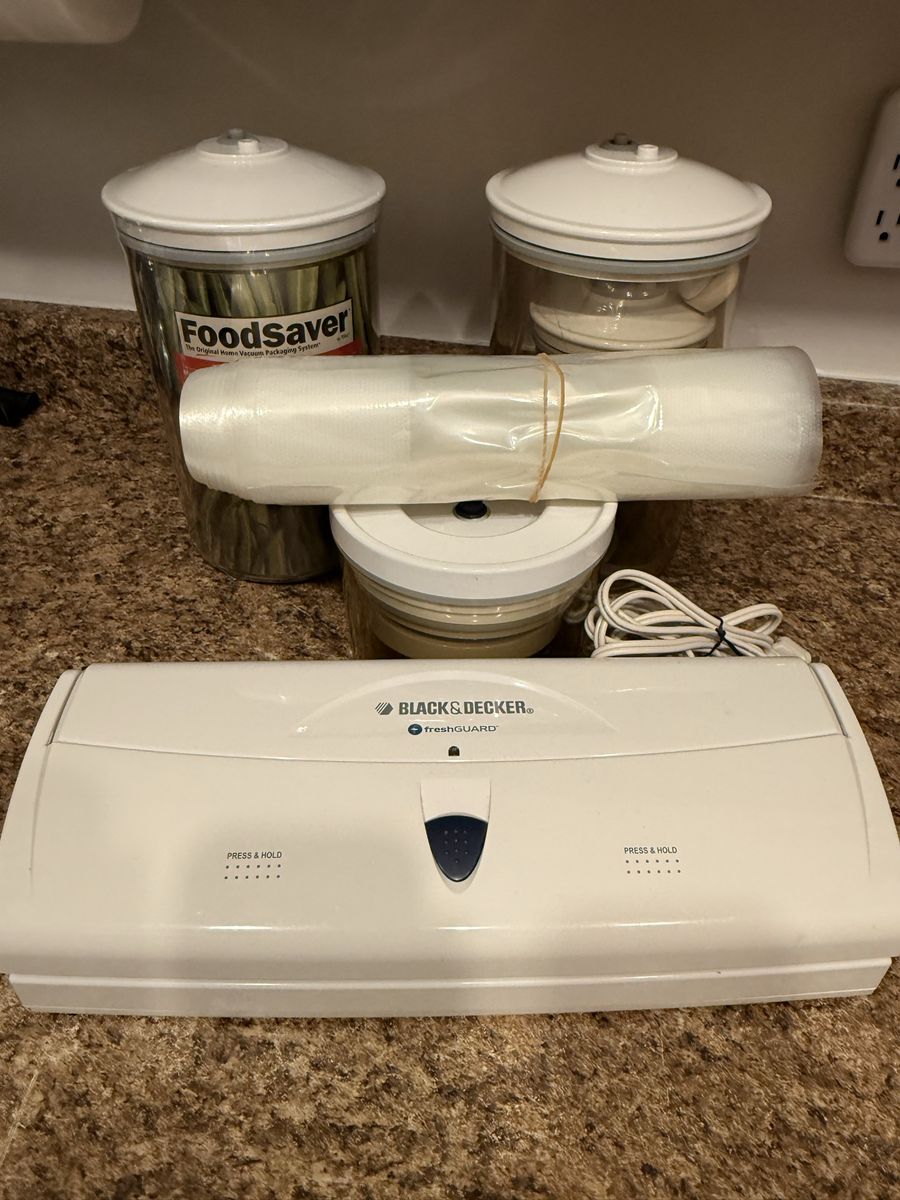 New Black & Decker FreshGUARD Vacuum Sealer with FoodSaver Canisters & Rolls - White Kitchen Appliance