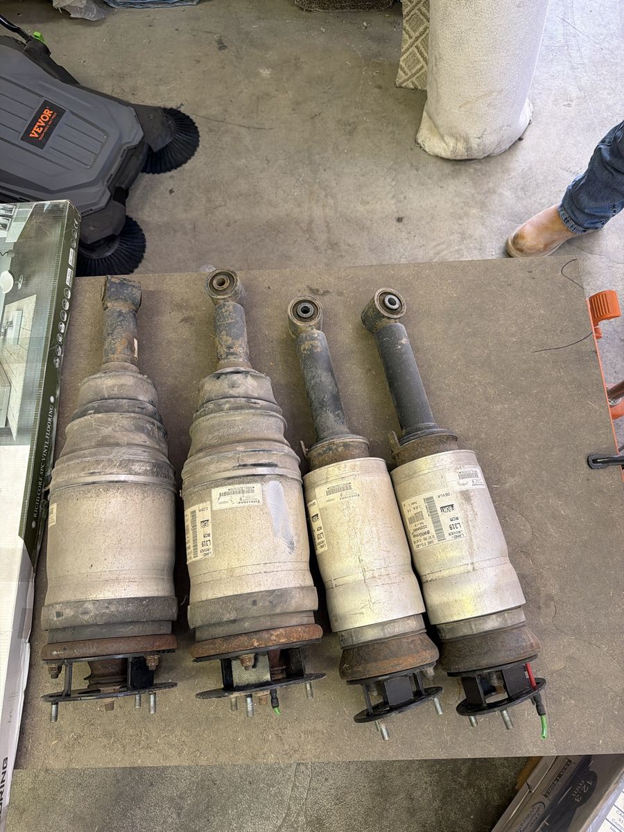 OEM Air Shocks for 2011 Land River LR4