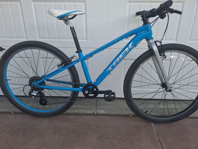 Trek Wahoo - light weight w/ 26" wheels, plus extras