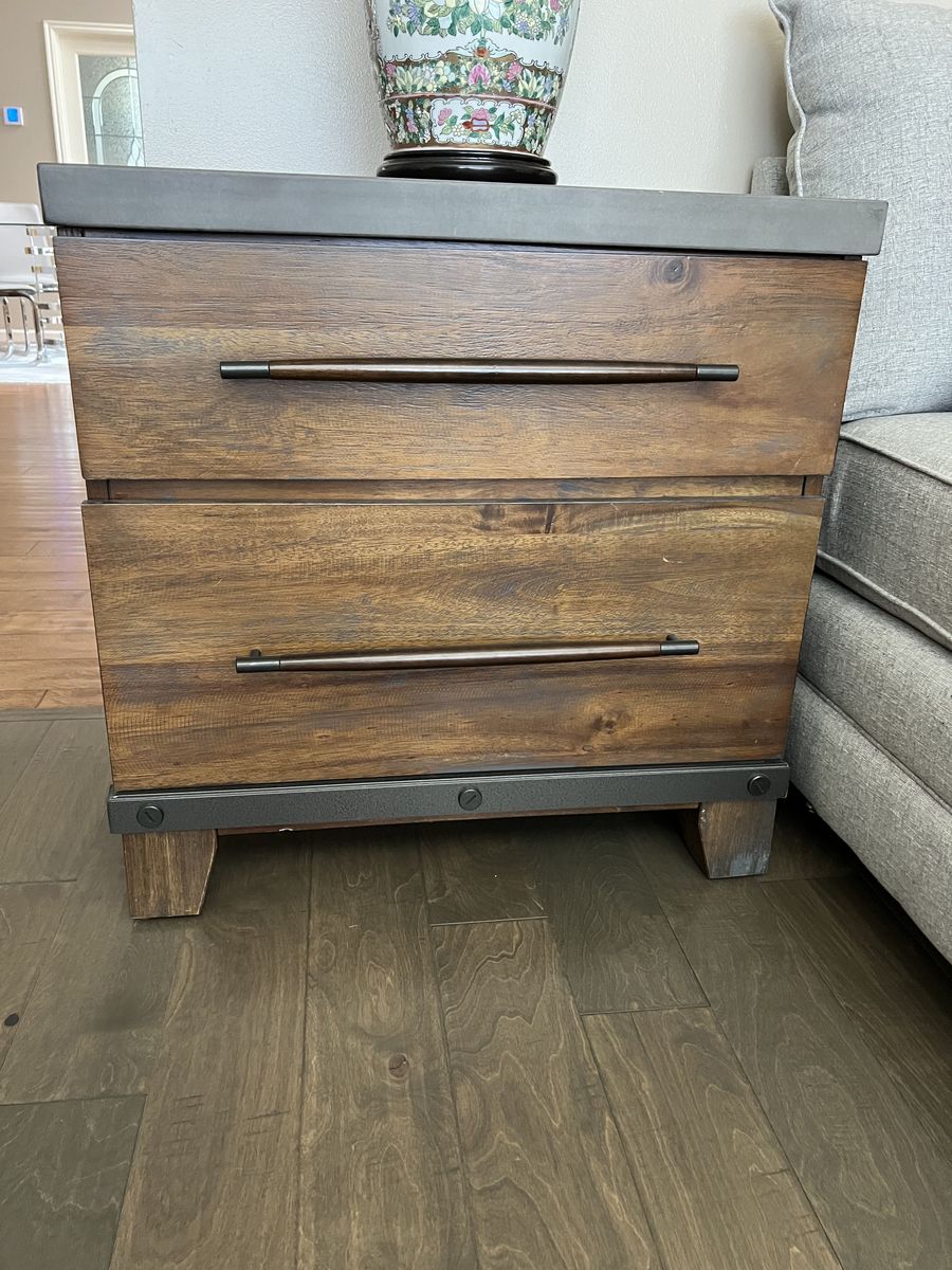Sidetable/Nightstand