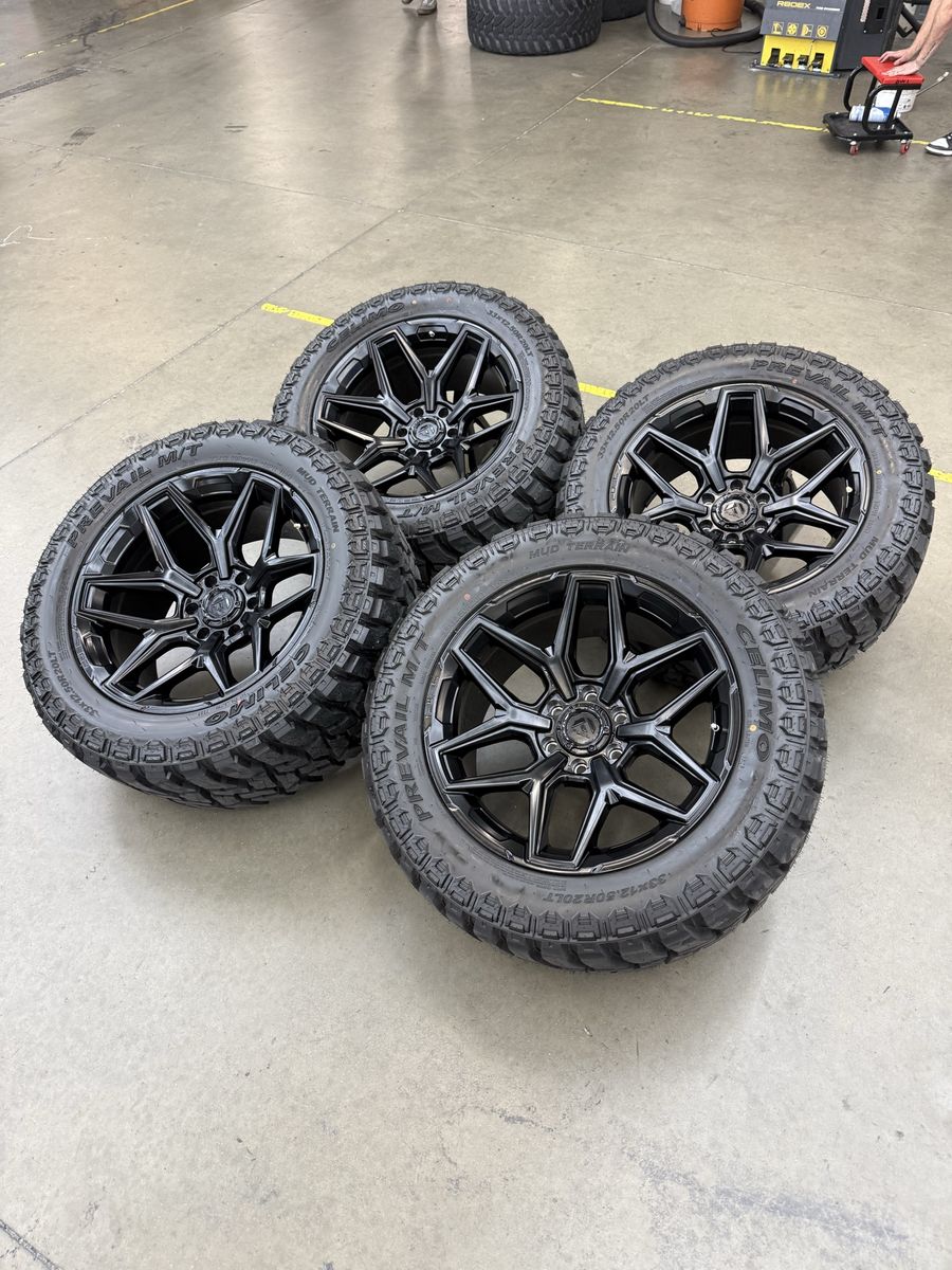 NEW 20x10 fuel “flights”/ 33x12.50r20 prevail m/t 6x5.5