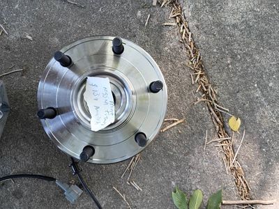 Front Wheel Hub Assembly for Nissan Titan - M31 RS340