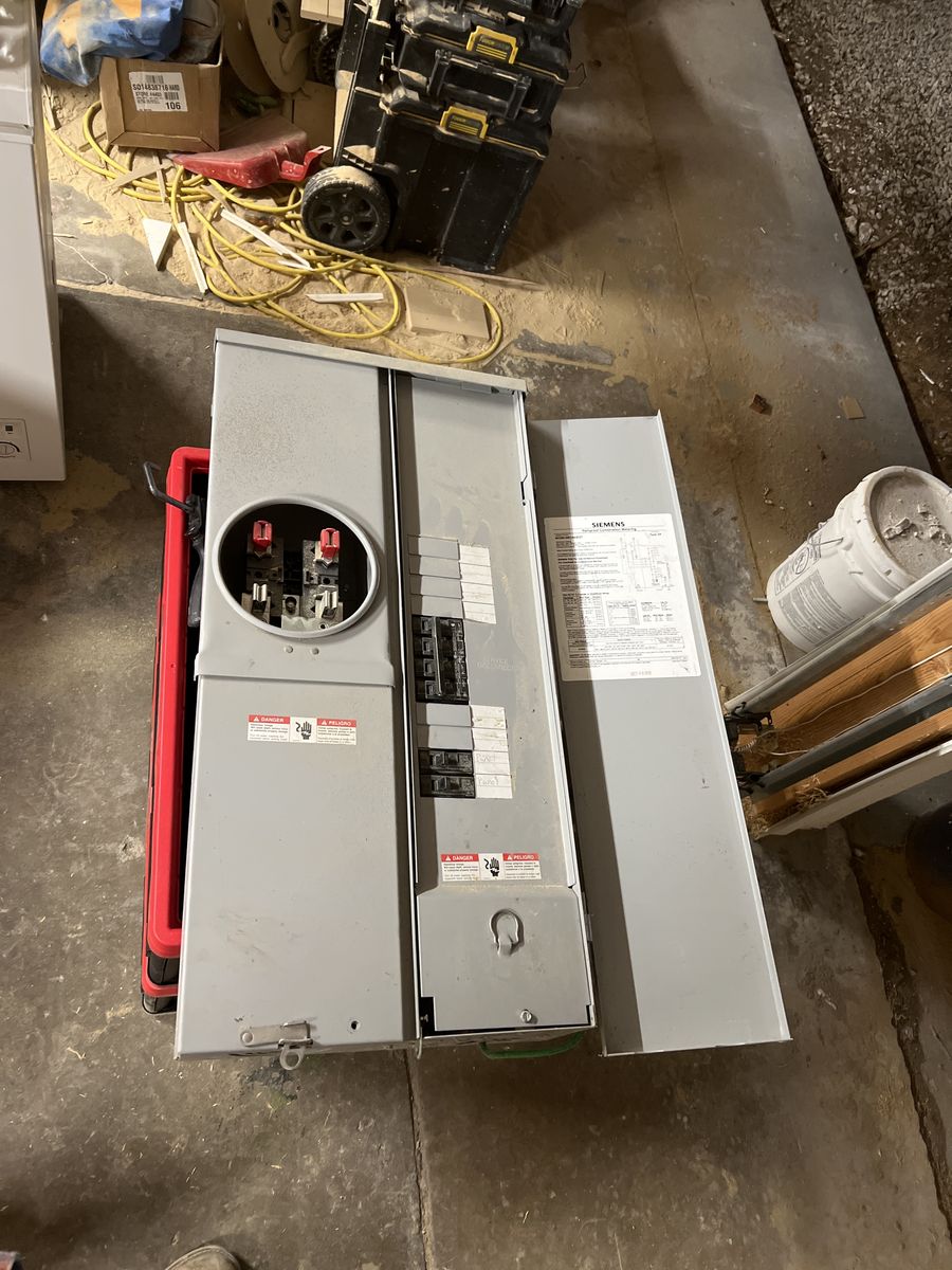 Square D 200 -Amp 20 -Spaces 40 -Circuit