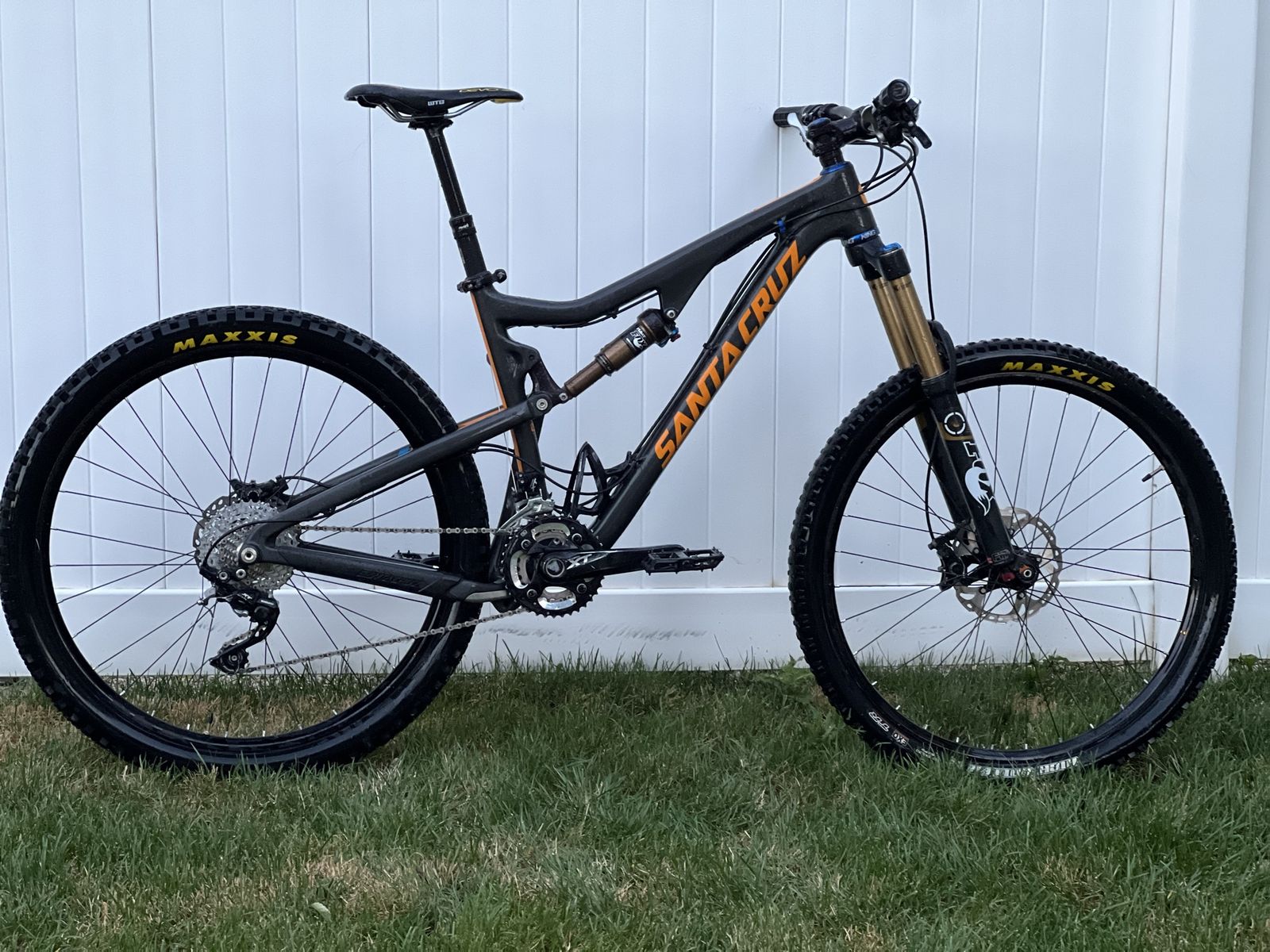 Santa Cruz Bronson c - 27.5 in wheels - carbon fiber